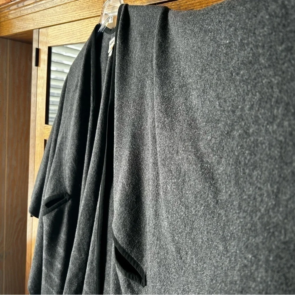 L’AGENCE Wool / Cashmere Fringed Gray Cape | One Size